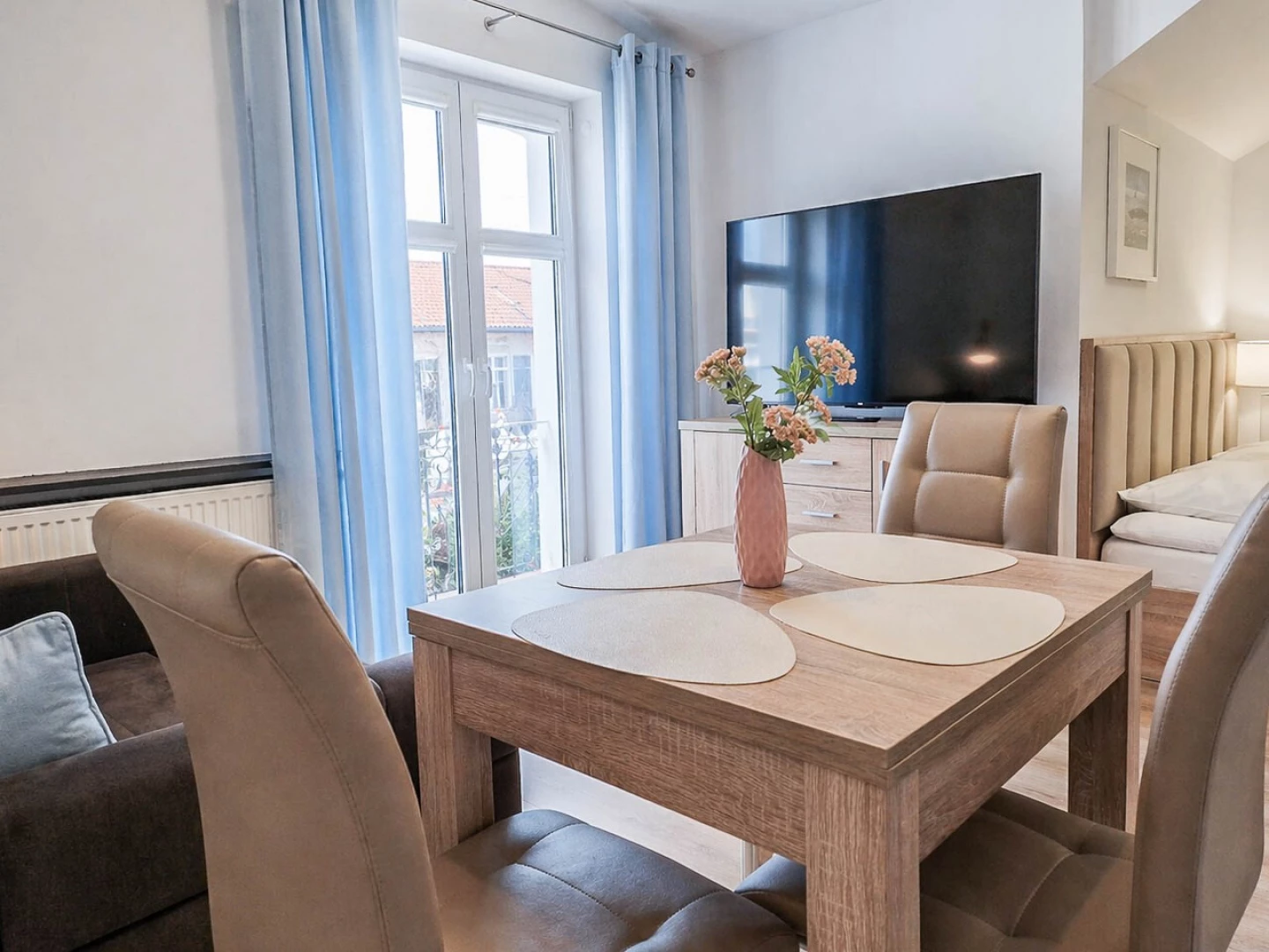 Ferienwohnung Drei Kronen Swinemünde 54 – Essbereich mit TV