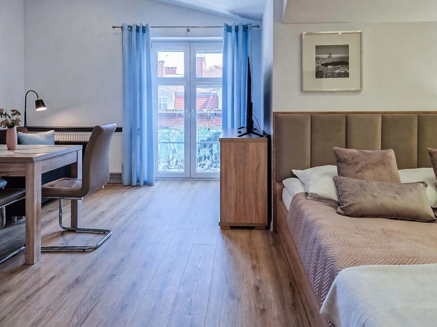 Ferienwohnung Drei Kronen Swinemünde 54 – Bett mit TV